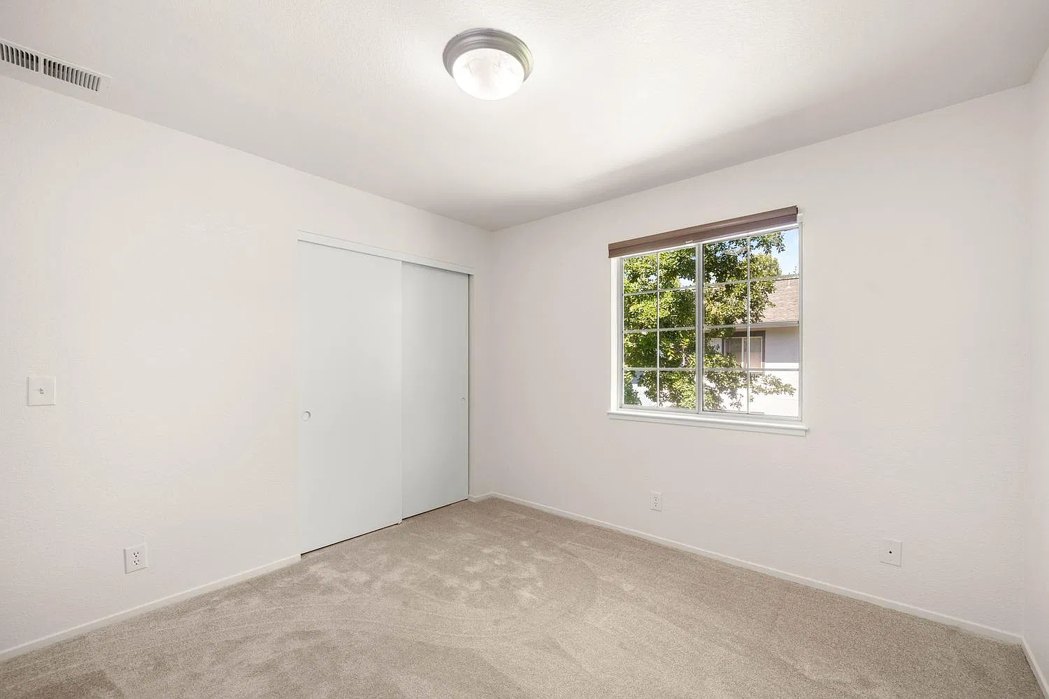 3 bed, 1008 sqft, $1,725 — Photo 4