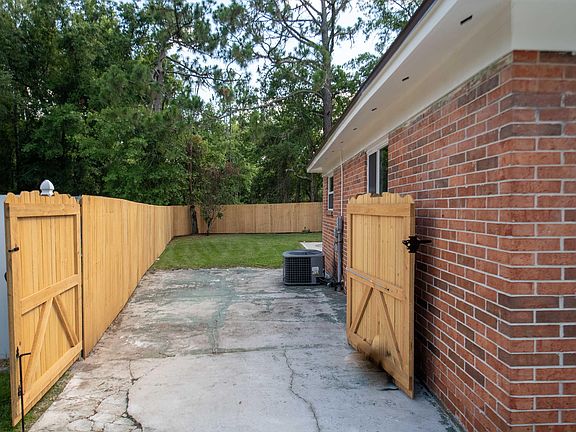 3rd image of 8340 Earl Cir W
