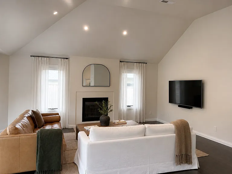 2421 NW Rita Way — Photo 5