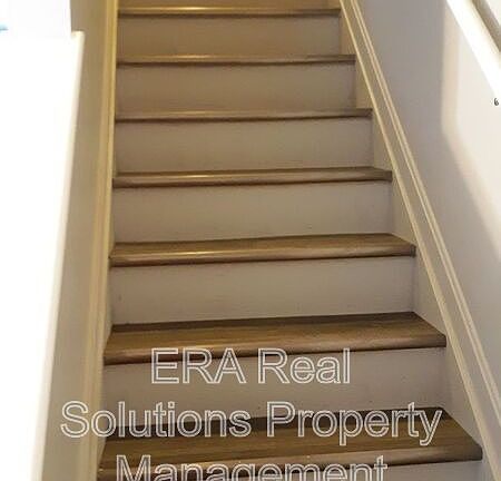 2nd image of 111-115 E Lilley Ave