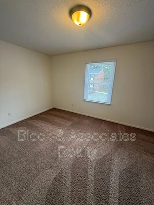 2 bed, 1.0 bath, 900 sqft, $895 — Photo 3