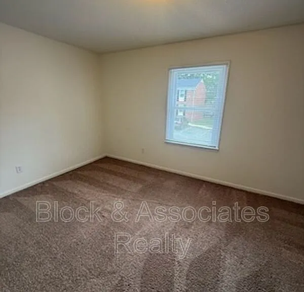500 N Church St #11 — Photo 3