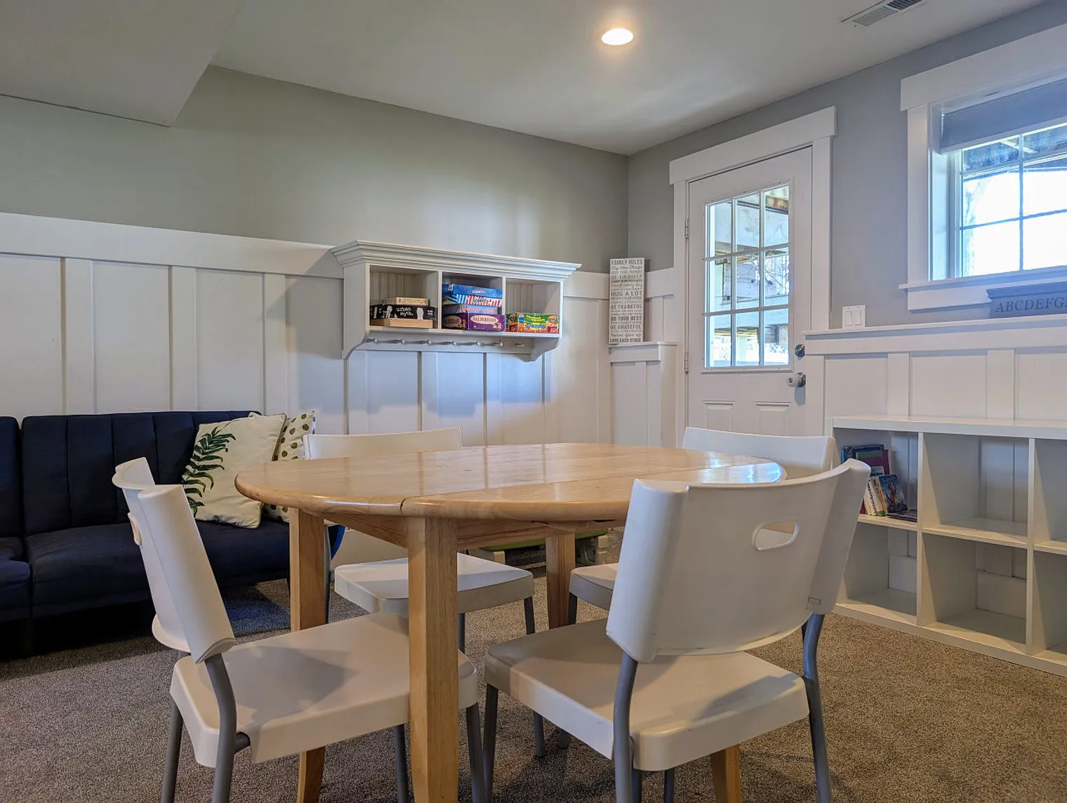 3 bed, 2.0 bath, 2583 sqft, $3,198 — Photo 2
