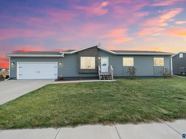 5001 W Bent Grass St, Sioux Falls, SD 57107