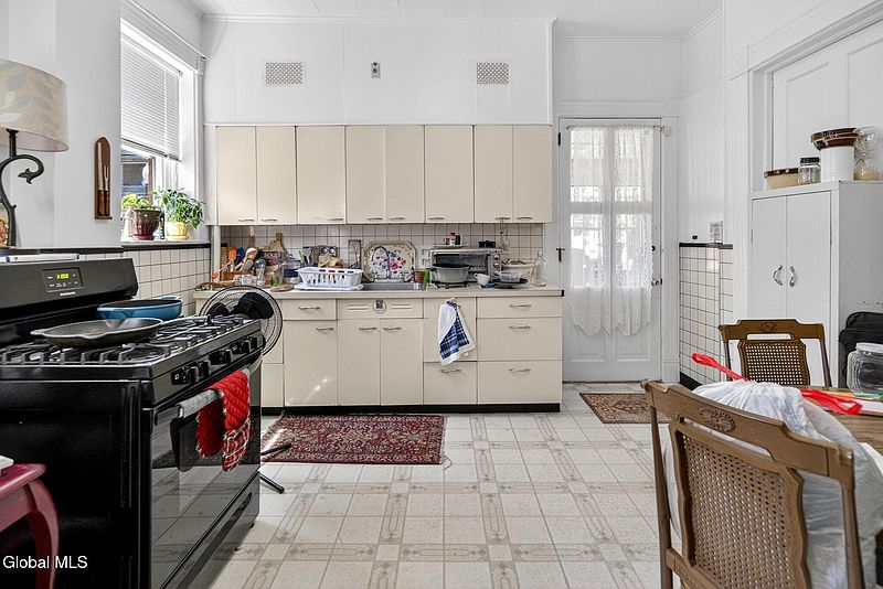 4th image of 1 Sheldon Avenue