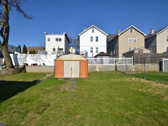 5th image of 655 Chestnut St