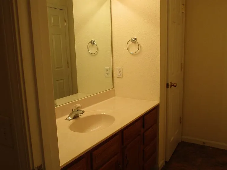 4402 - 4404 Jeana Court — Photo 37