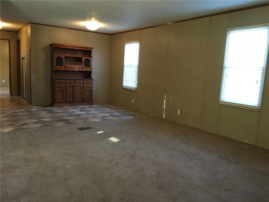 3 bed, 1050 sqft, $1,550 — Photo 2