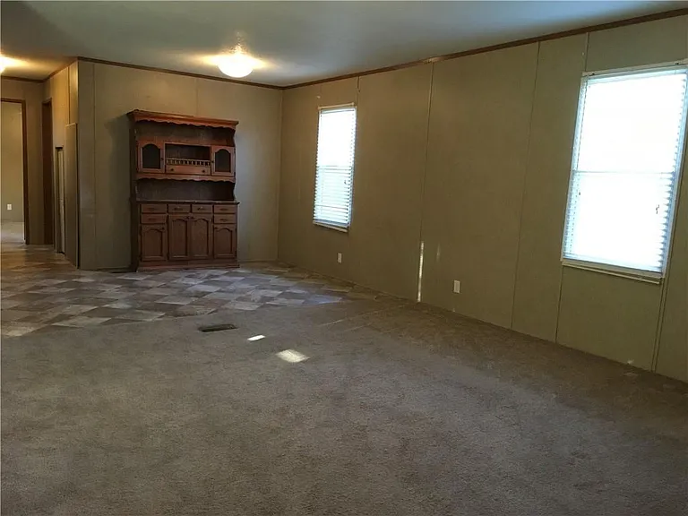 1719 Watterson Rd — Photo 2