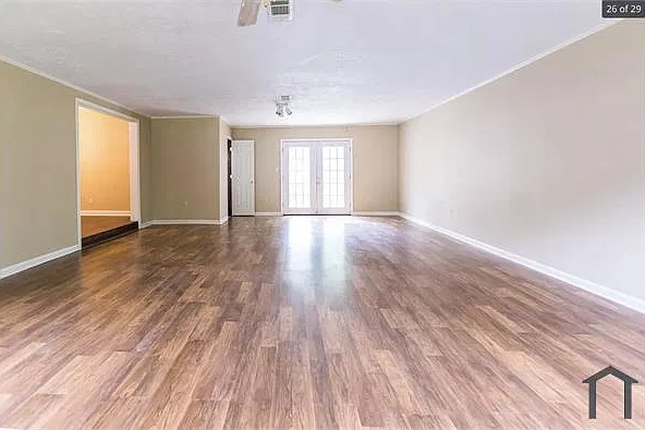 5 bed, 2500 sqft, $1,250 — Photo 4