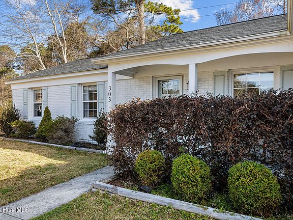 3rd image of 303 Greenbriar Drive