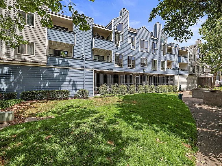 Lakeshore Landing — Photo 30