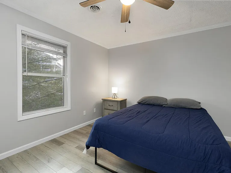 300 Stewart Ln #15 — Photo 10