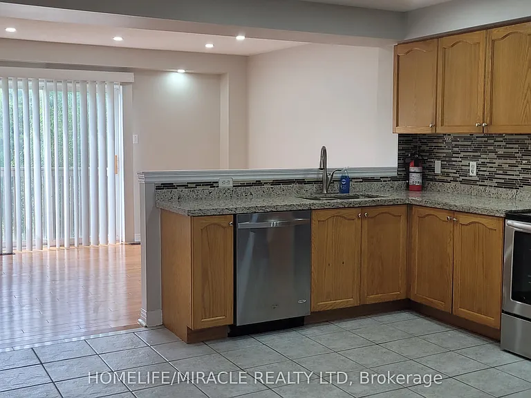 98 Marycroft Ct — Photo 3