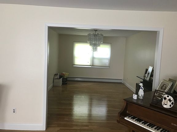 5th image of 3 Sundbury Dr