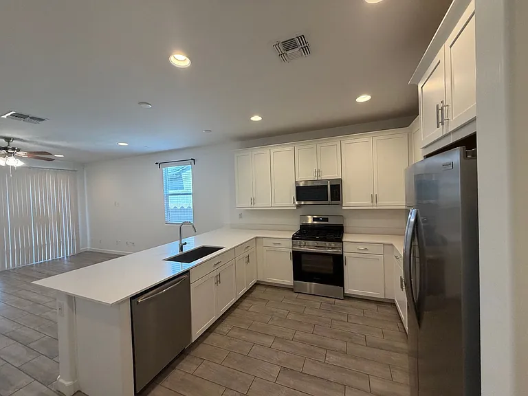 36375 W Leonessa Ave — Photo 11