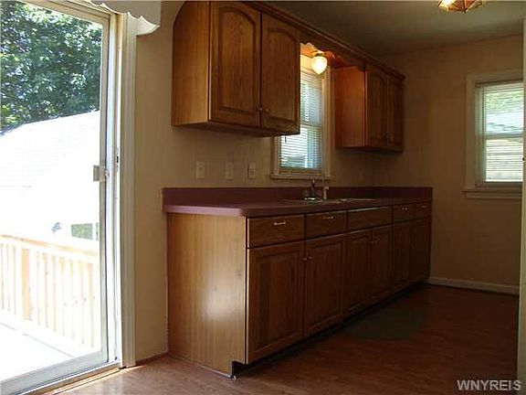 4th image of 70 Darlich Ave