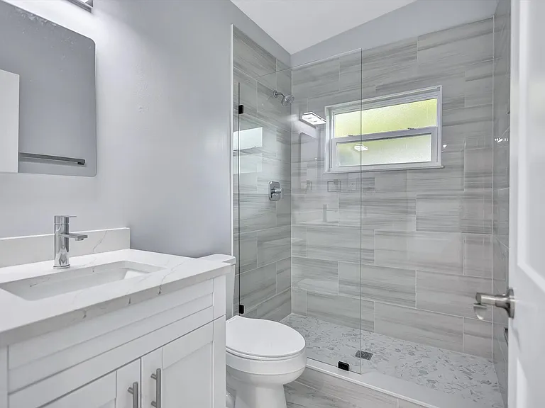 325 Capri Blvd — Photo 49