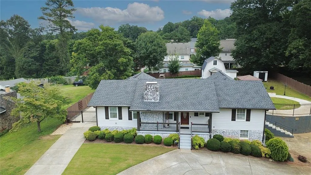 5 bed, 4.0 bath, 3598 sqft, $3,250 — Photo 2