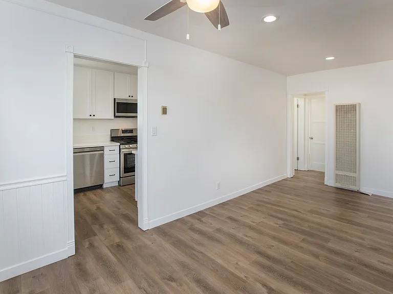 740 Flower Ave #742 — Photo 3
