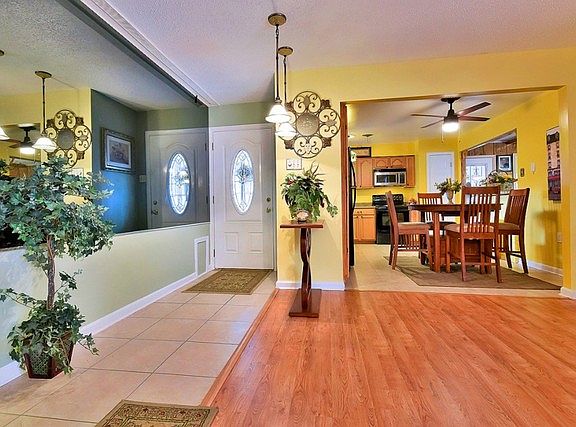 4th image of 4442 Camelot Dr