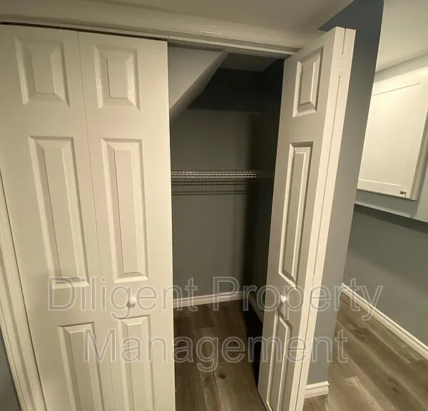 369 Applegrove Ave #LOWER — Photo 24
