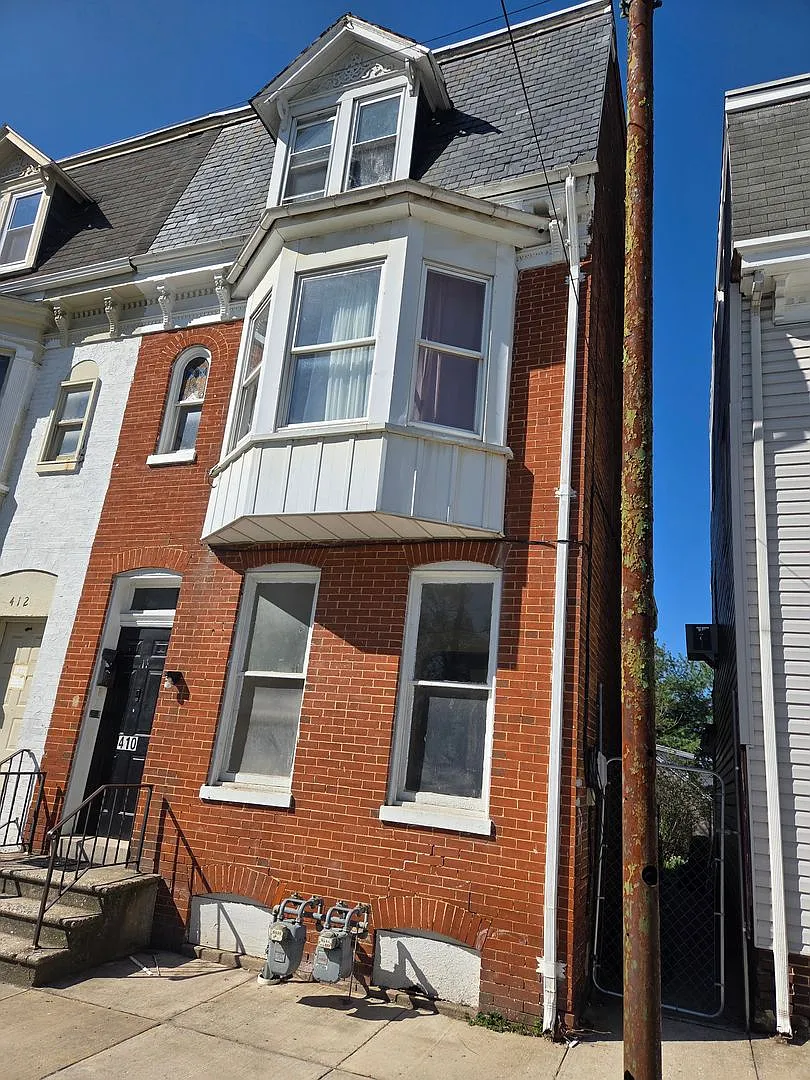 410 S. Pershing Avenue — Photo 1