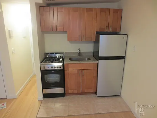 Rented by Hecht Group | media 10