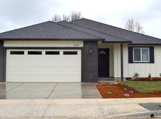 2929 Naples Dr, Grants Pass, OR 97527