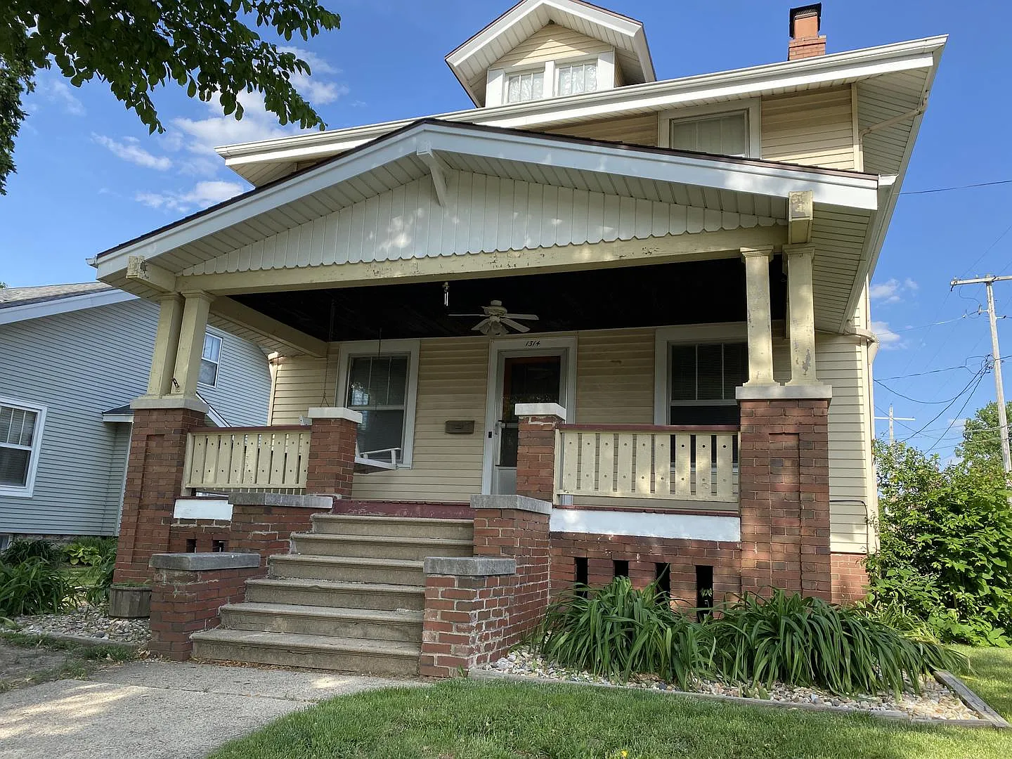 1314 S Center St photo 1