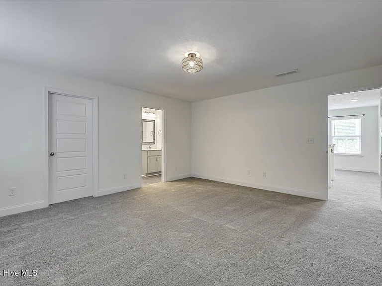 711 Courtland Ln — Photo 35