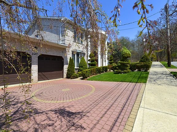 4th image of 127 Croak Ave