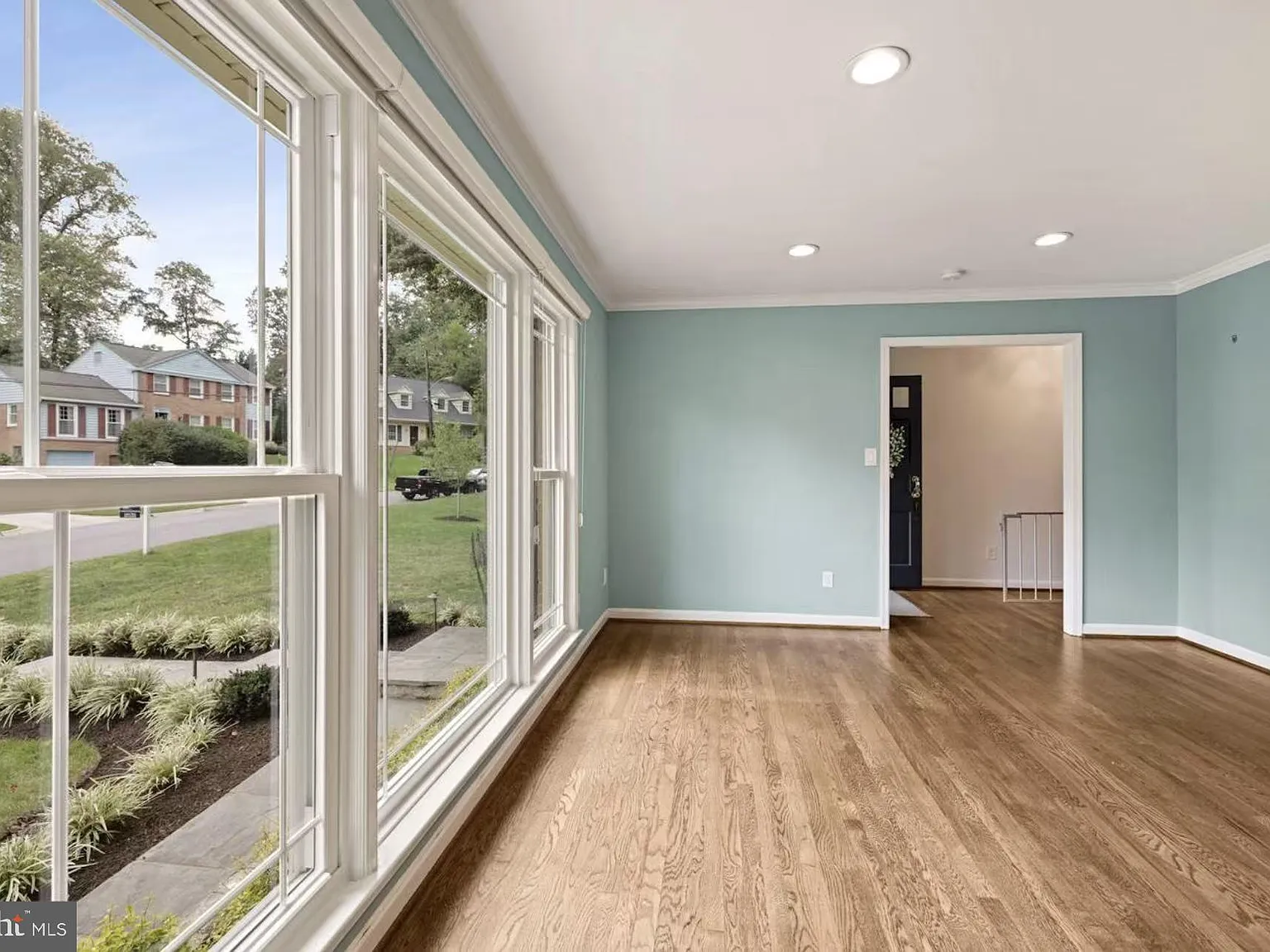 4 bed, 3.0 bath, 2635 sqft, $4,300 — Photo 3
