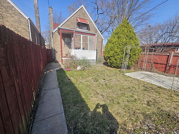 3rd image of 10401 S Forest Ave