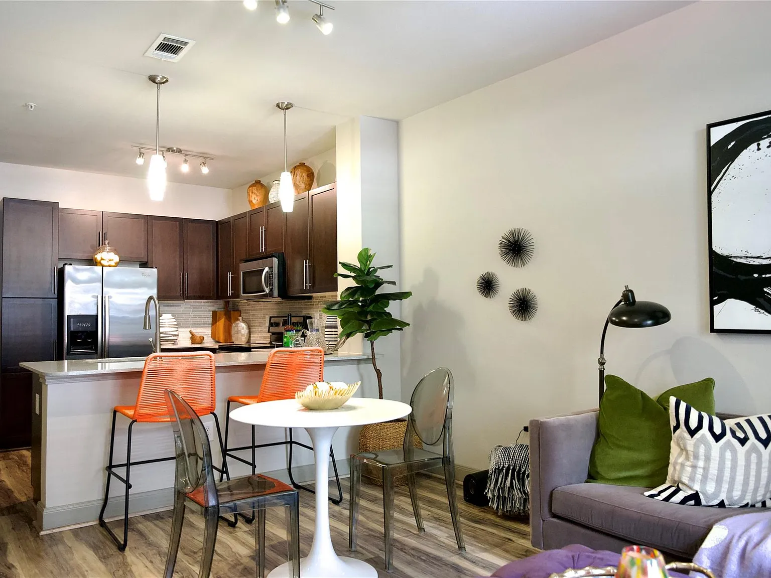 1 bed, 1.0 bath, 691 sqft, $1,400 — Photo 1