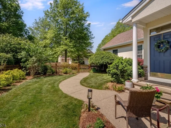 18 Wyckoff Way, Chester Twp., NJ 07930