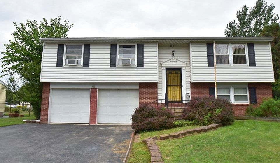 1st image of 84 Snowberry Cres