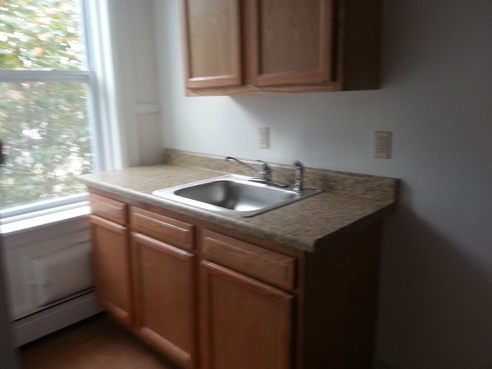 2nd image of 38 Carroll St