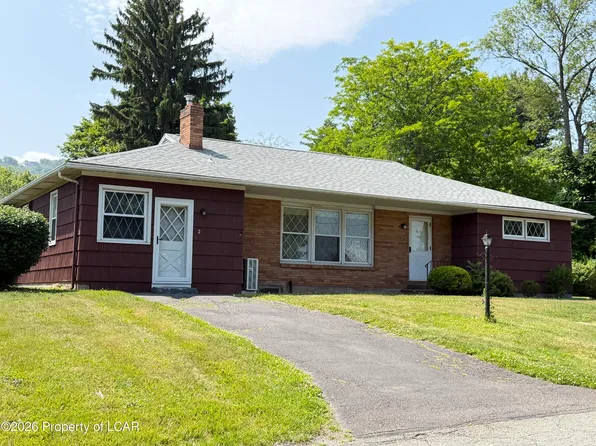 2 Rushinock Ln, Sugarloaf, PA 18249