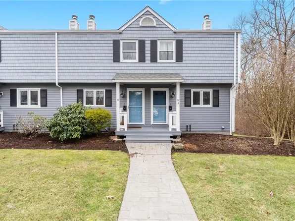 21 Sterling Dr APT 11, Tiverton, RI 02878