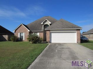 5211 Hemingway Dr, Darrow, LA 70725