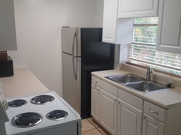 3rd image of 2631 Washington St