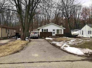 9284 Island Dr, Clay, MI