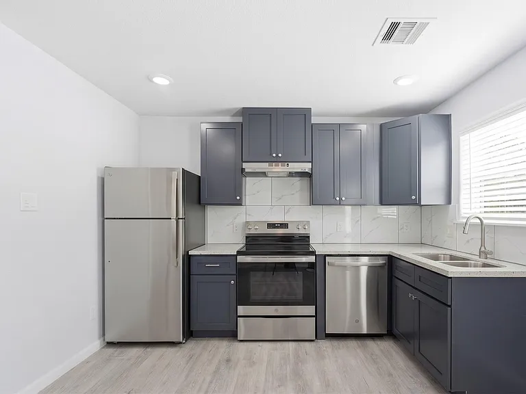 6803 Loma Vista St #B — Photo 7