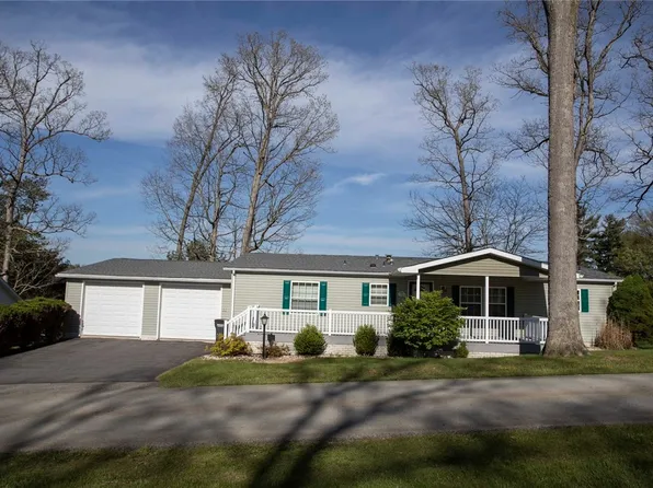 1411 Jonathan Dr, Somerset, PA 15501