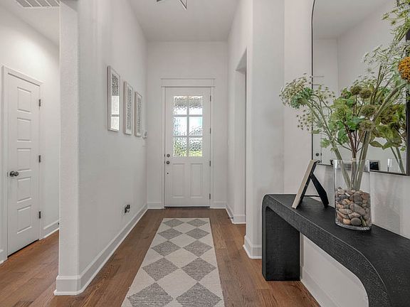 2nd image of 5011 Royal Arch Dr
