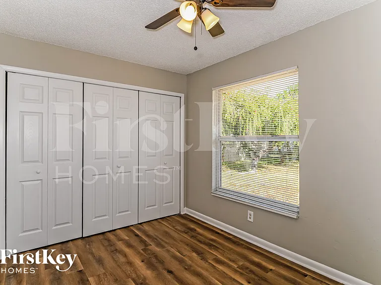 325 NE 23rd Ave — Photo 14