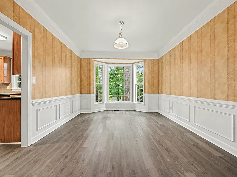 1203 Fairfax Woods Dr — Photo 8