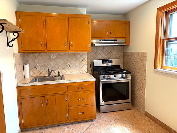 3rd image of 314 Webster Ave Floor 2