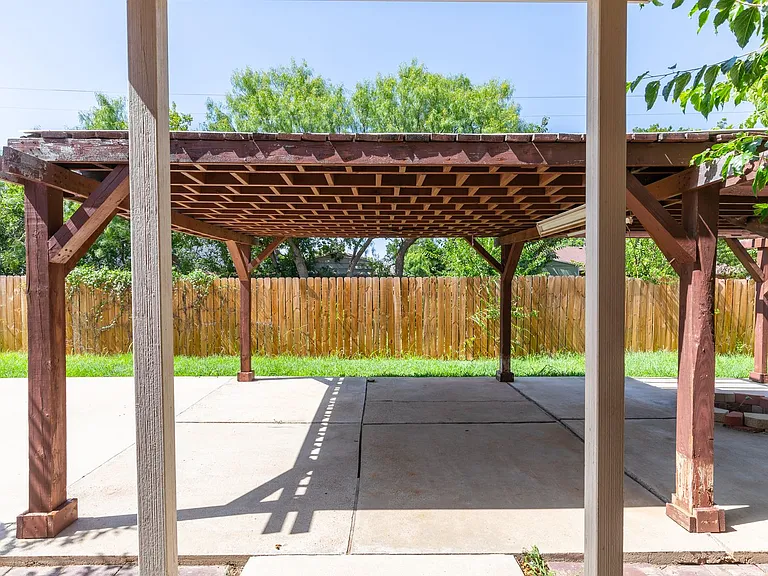 3310 Silver Oaks Dr — Photo 40